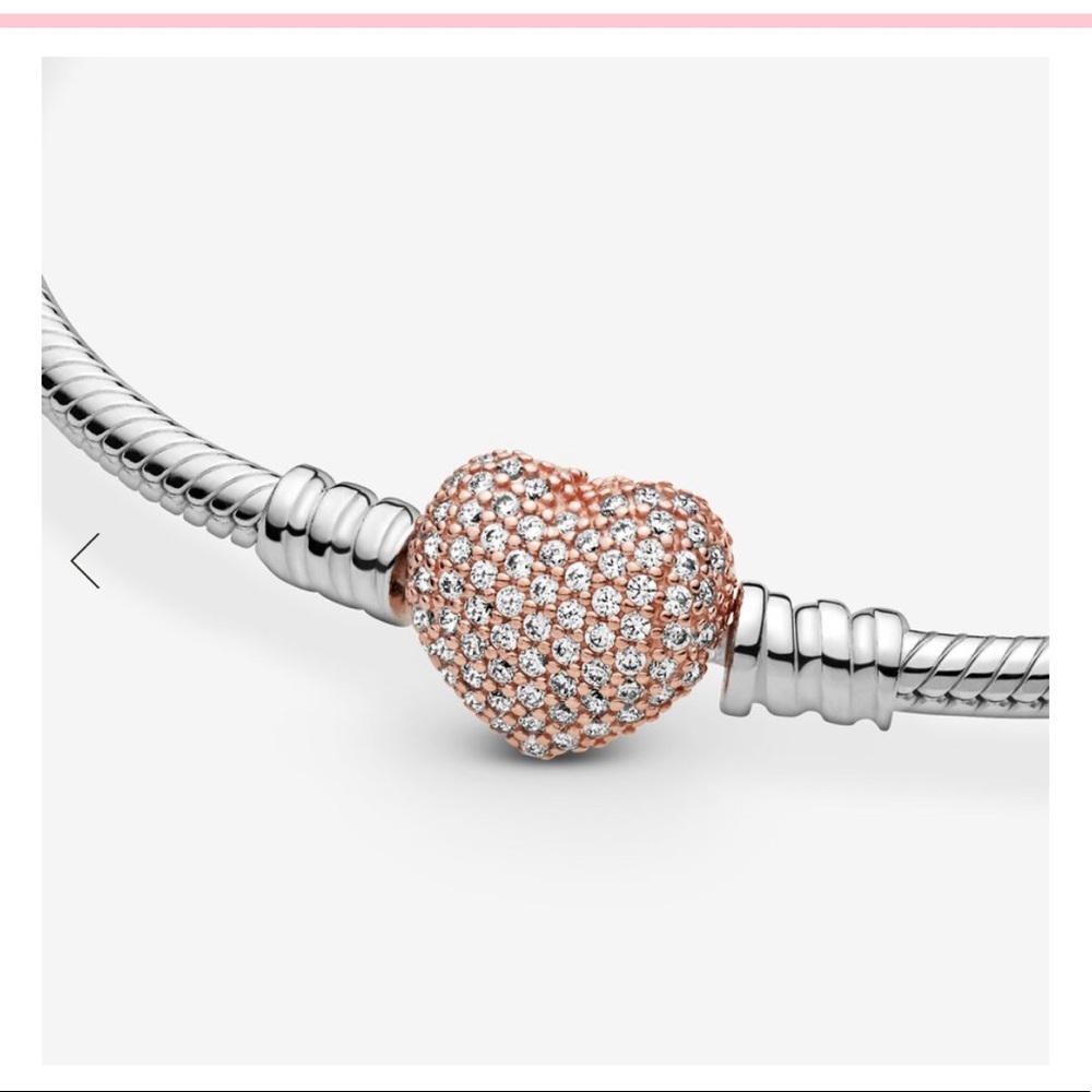 Pandora Moments Heart Clasp Snake bracelet 💗
